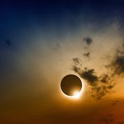 Sonnenfinsternis ©IgorZh, AdobeStock Sonnenfinsternis