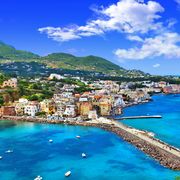 Blick auf den Hafen von Ischia