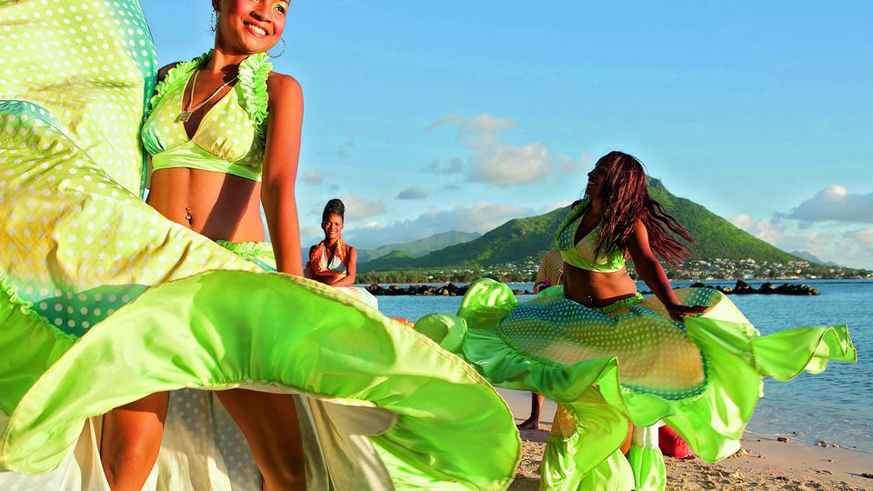 Tanz am Strand von Mauritius