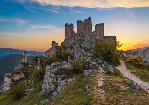 Italien, Rocca Calascio bei Sonnenuntergang 