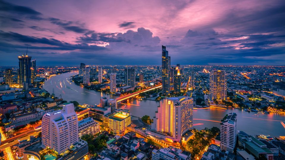 Skyline von Bangkok bei Nacht