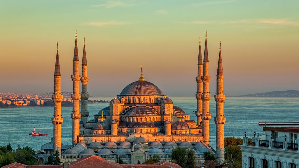 Blaue Moschee in Istanbul bei Sonnenuntergang ©Dario Bajurin - adobe stock Blaue Moschee in Istanbul bei Sonnenuntergang