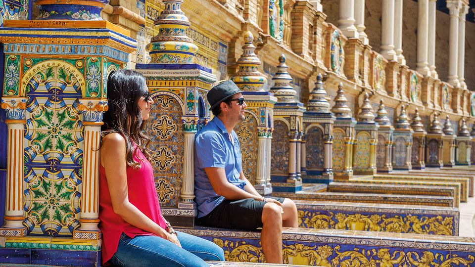 Pause auf dem Spanischen Platz in Sevilla