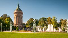 Mannheim, Park am Friedrichsplatz mit Wasserturm