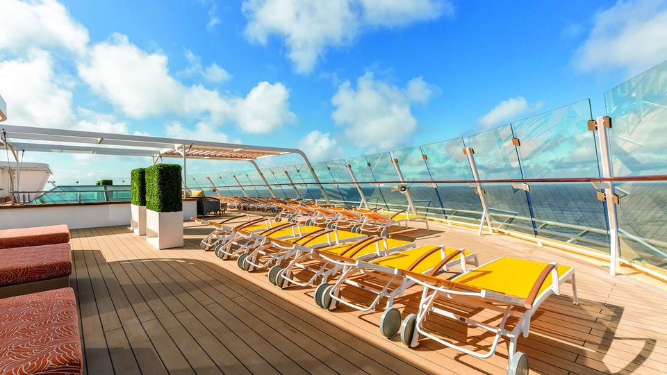 Mein Schiff 4 an Deck