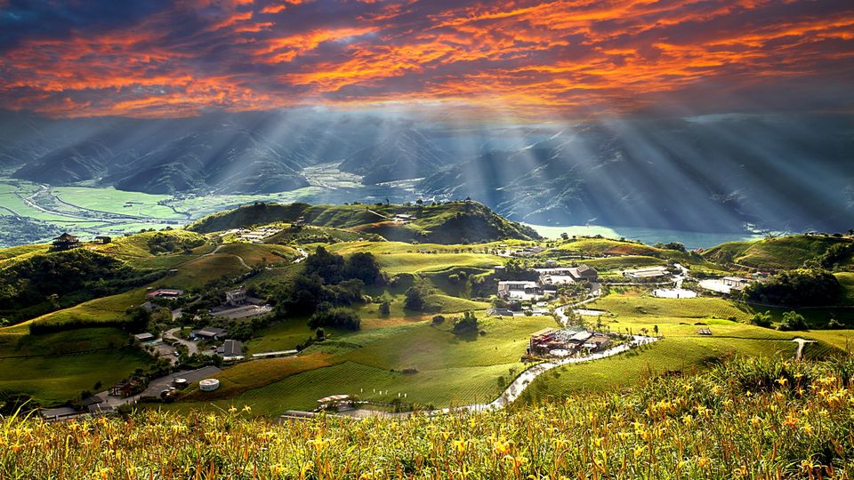 Landschaft in Hualien mit Taglilien