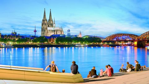 Rheinufer mit Kölner Dom