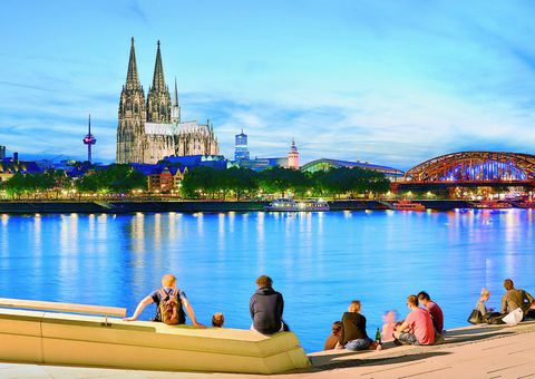 Rheinufer mit Kölner Dom