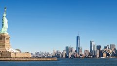 Panorama der Liberty Island und Manhattan