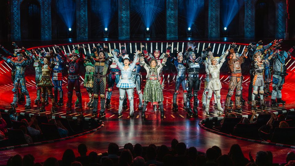 STARLIGHT_EXPRESS_Finale_Ensemble