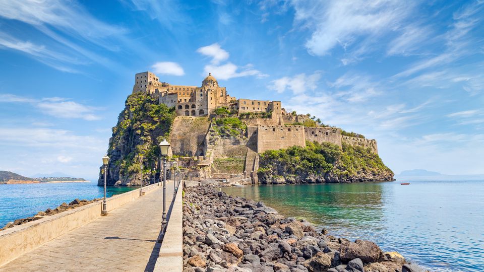Castello Aragonese an der Ostseite der Insel Ischia