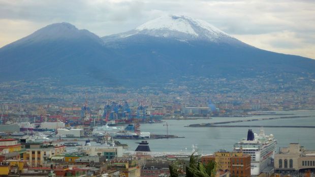 Vesuv und Neapel im Winter