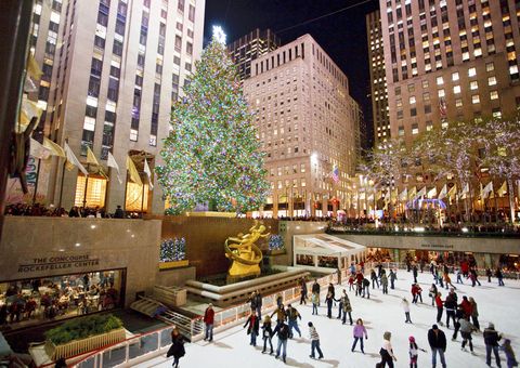 Rockefeller Center zusammen mit Weihnachtsbaum im Winter