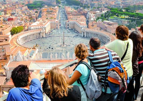 Touristen auf der Kuppel des Petersdom