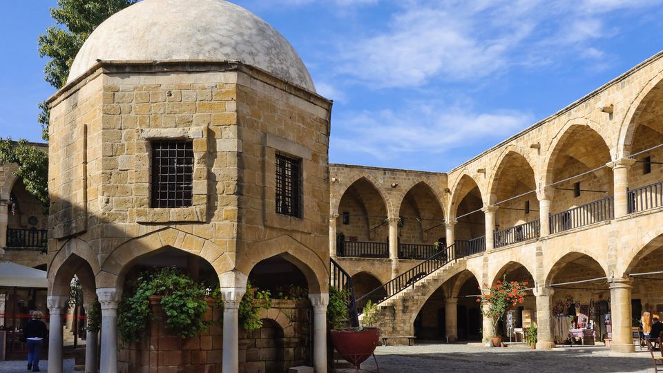 Der Büyük Han (Großer Han) - Karawanserei-Gebäude in der Altstadt von Nikosia
