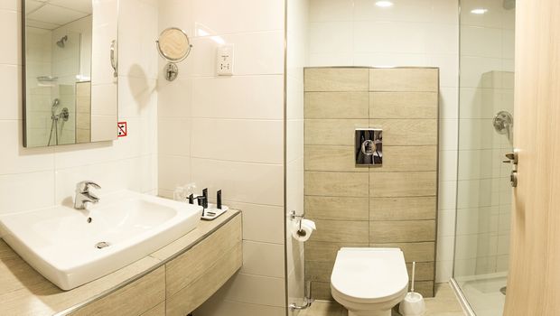Comfort Land View Bathroom 1