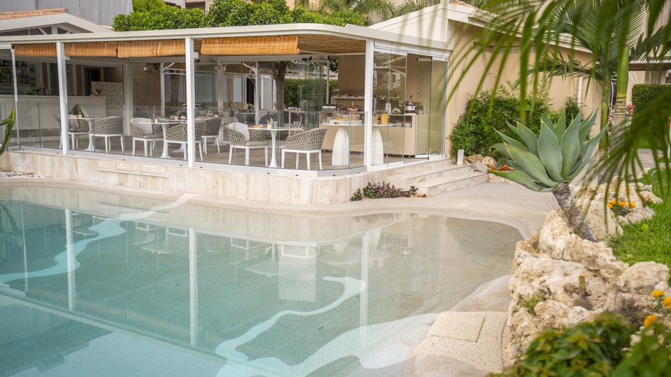 Suite Hotel LOasis di Riaci, Pool und Restaurant