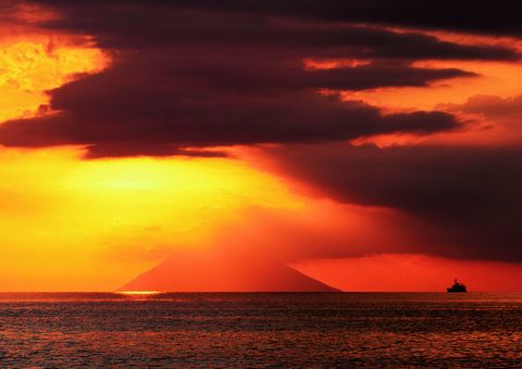 Abendliche Schifffahrt zum Stromboli