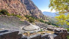 Amphitheater und der Apollon-Tempel in Delphi