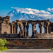 Ruinen Zvartnos Tempel in Yerevan mit Berg Ararat