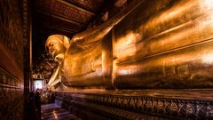berühmte goldene liegende Buddha Statue im Tempel Wat Pho in Bangkok