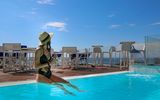 Pool mit Ausblick auf das Meer am Hotel Il Faro auf Sorrent in Italien