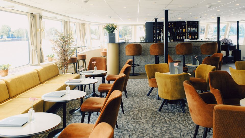 MS Johannes Brahms, Bar und Lounge
