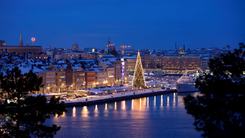 Kai und Straße Skeppsbron_at_christmas