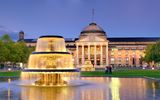 Wiesbaden, Kurhaus am Abend