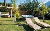 Liegen am Jacuzzi im Hotel Parco delle Agavi in Italien, Ischia