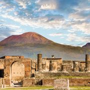 Vesuv und Pompeji ©dbvirago, AdobeStock Vesuv und Pompeji