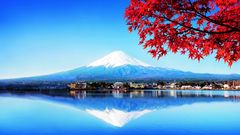 Mount Fuji und See Kawaguchiko im Herbst