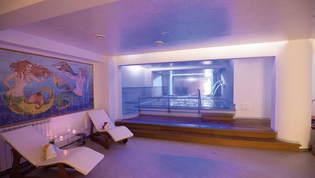 Entspannung im Hotel La Madonnina im Wellnessbereich mit Pool auf Ischia, Italien
