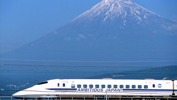 Shinkansen vor dem Fuji