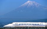 Shinkansen vor dem Fuji