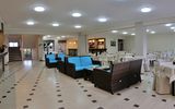 entspannen in der großen Lobby des Lintzi Hotels in Peloponnes in Griechenland