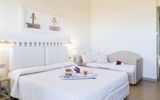 Frühstück im Bett im eigenen Zimmer in Hotel Palau auf Sardinien in Italien