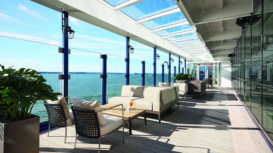 Mein Schiff 7, Diamant-Bar Außenbereich ©René Supper, TUICRUISES.COM Mein Schiff 7, Diamant-Bar Außenbereich