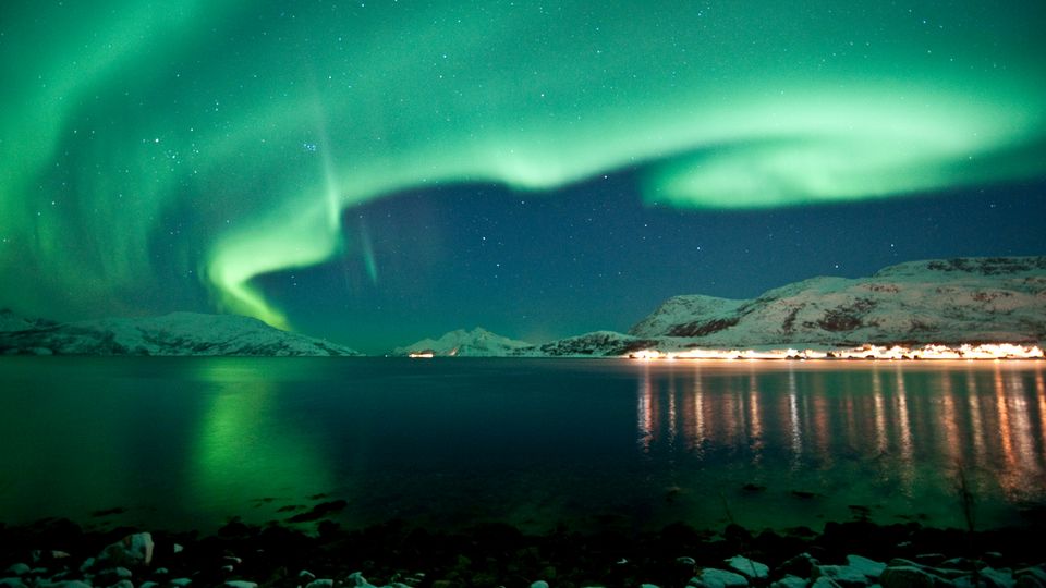Northern Lights at Skullsfjord Kvaløya