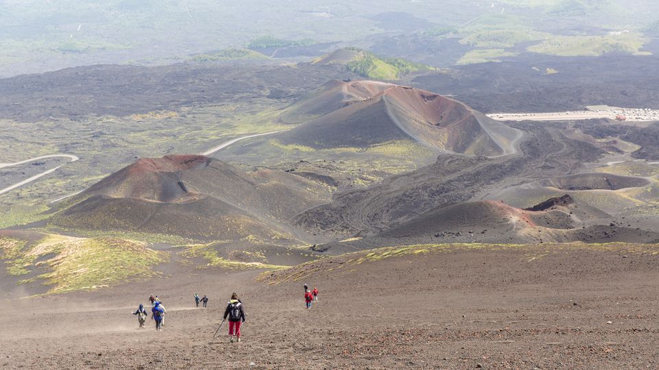 Abstieg vom Ätna ©A. Karnholz, AdobeStock Abstieg vom Ätna
