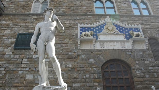 5010_._David_vor_Palazzo_Veccio_in_Florenz_Copyright__