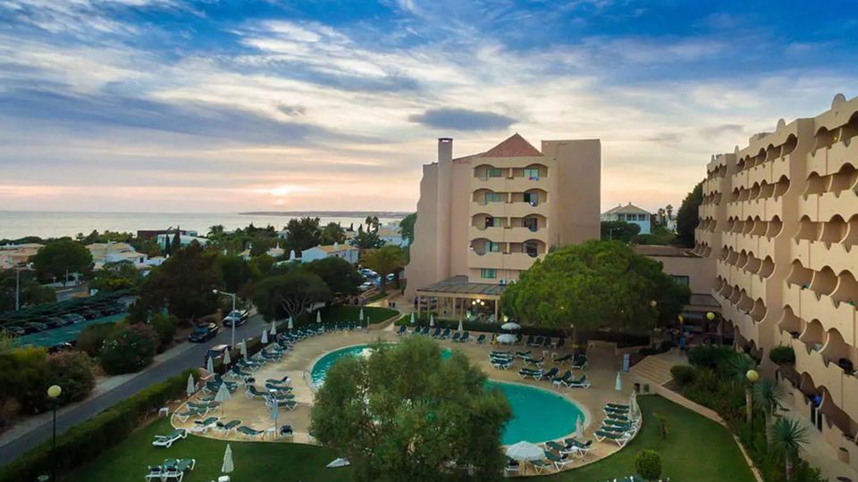 Außenansicht mit Meerblick  Hotel Vila Galé Atlantico