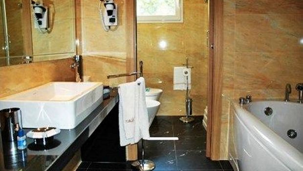 Badezimmerbeispiel Hotel Doimo Lignano Sabbiadoro