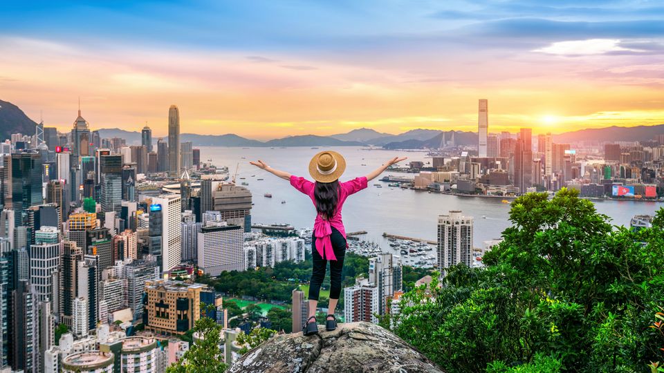 Blick auf Hong Kong - Touristin
