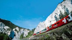 Glacier Express in Rheinschlucht