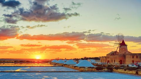 Salinen von Trapani mit Windmühle