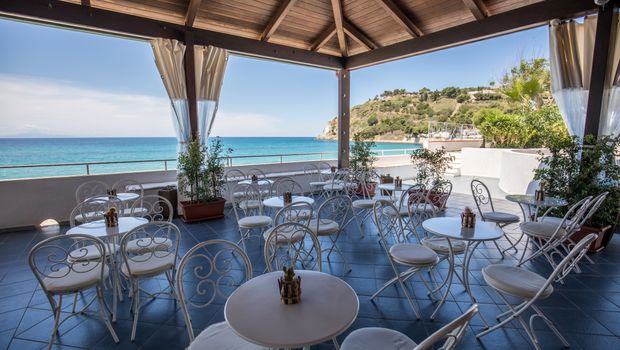 Hotelterrasse_c_villaggiobaiadercole.it