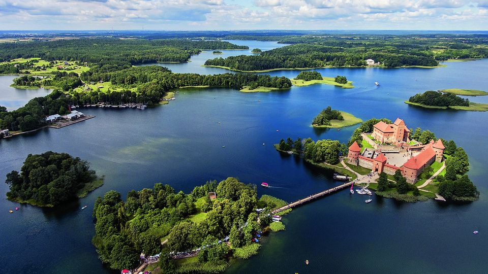 Titelbild _Burg Trakai an einem Sommertag gespiegelt_Original von Grafik bearbeitet