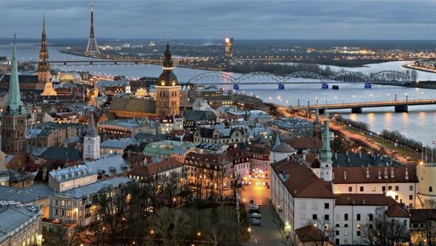 Riga bei Nacht