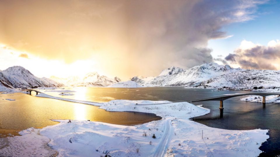 Lofoten Straßenbrücke im Winter